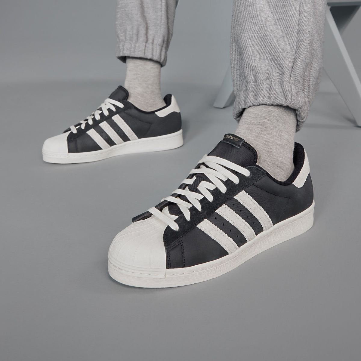 Adidas Superstar 82 Sneakers - Black / White - view 2