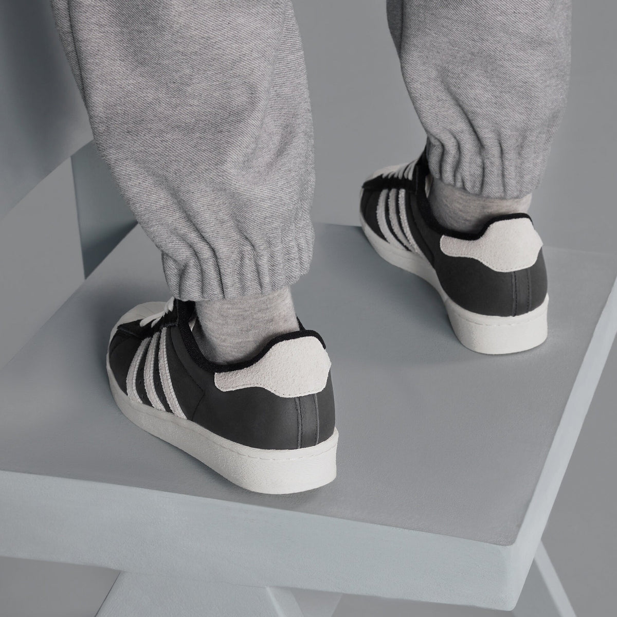 Adidas Superstar 82 Sneakers - Black / White - view 4