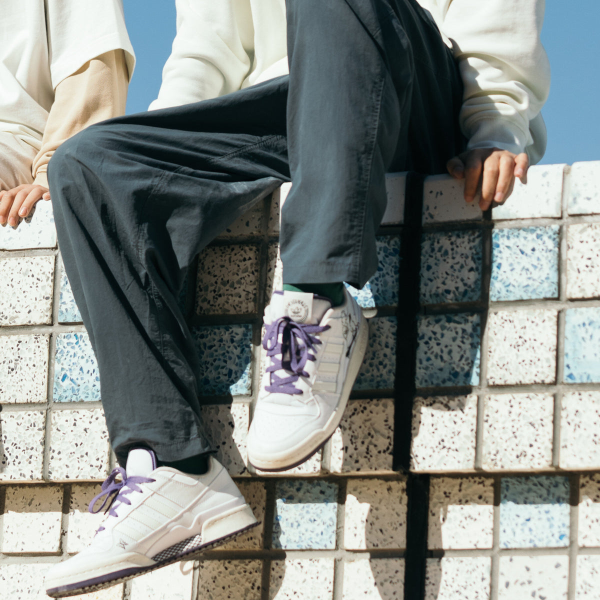 Adidas Forum LOW Sneakers - Crystal White / Black / Off White / Purple - view 2