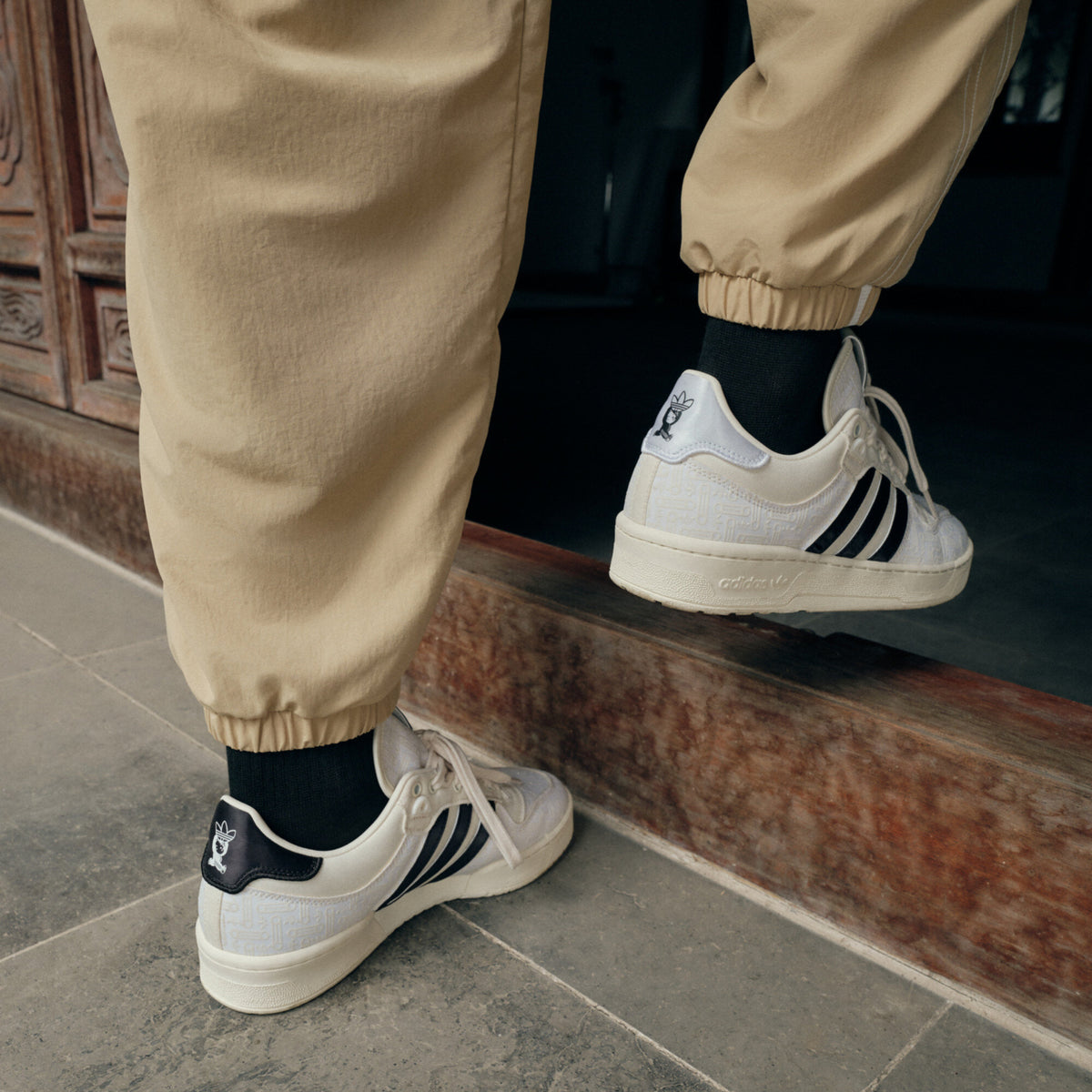 Adidas Rivalry LOW 86 Sneakers - White / Black - view 3