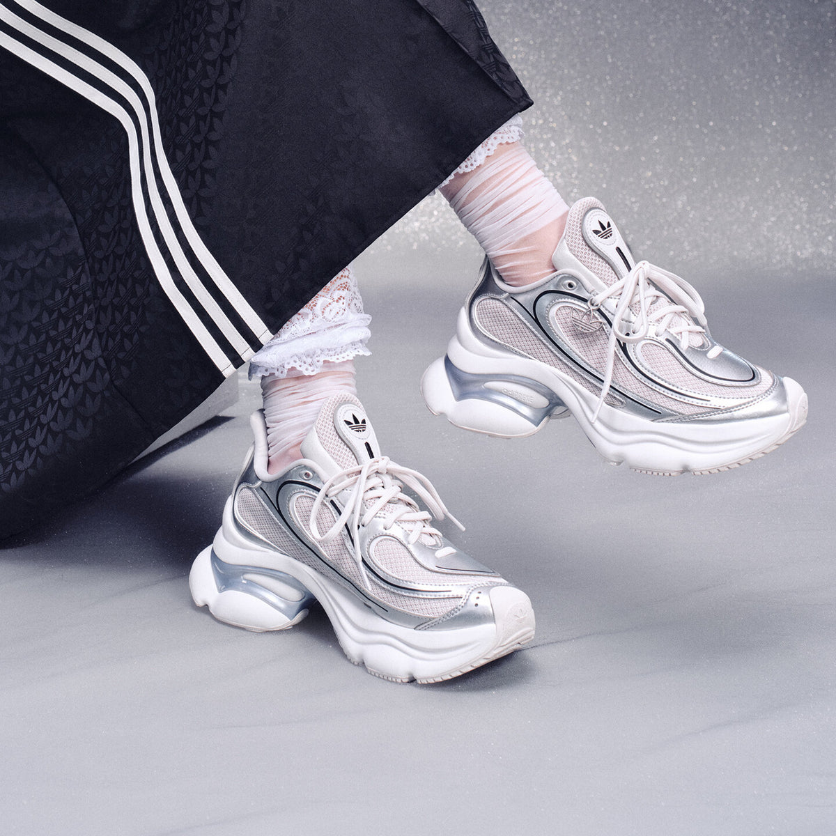 Adidas Ozvenuz W Sneakers - Silver Metallic / Light Grey / Crystal White - view 1