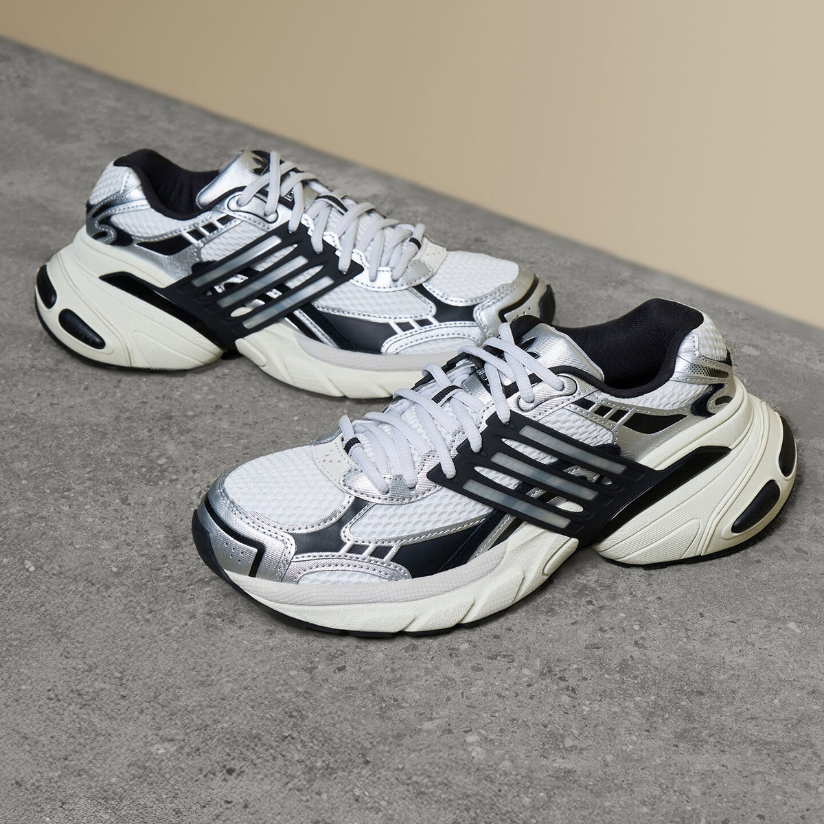Adidas Adistar XLG Sneakers - Light Beige / Grey / Black - view 7