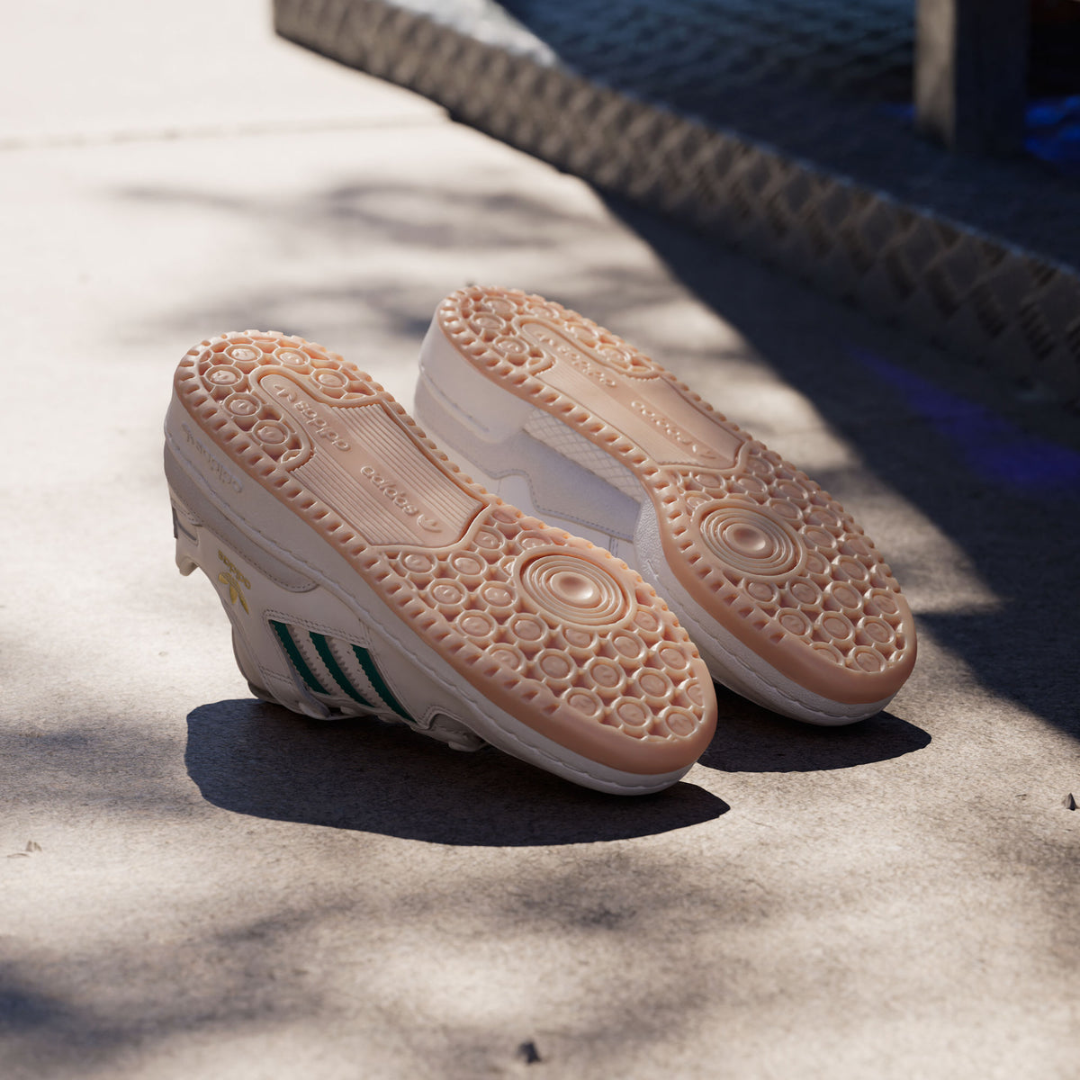 Adidas Forum LOW CL Sneakers - White / Bright Green / Pink - view 2